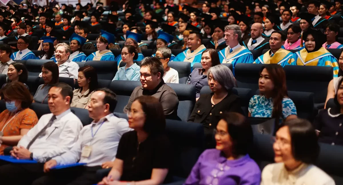 บรรยากาศการถ่ายภาพแสดงความยินดีและการซ้อมใหญ่พิธีประสาทปริญญาบัตร มหาวิทยาลัยพายัพ ครั้งที่ 47